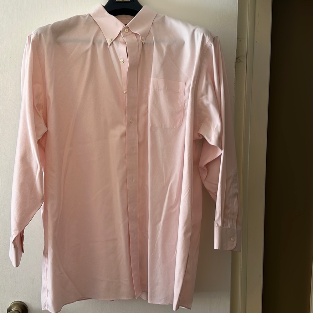 JoS A Bank Dress Shirt, great condition, professionally laundered. 35 sleeve